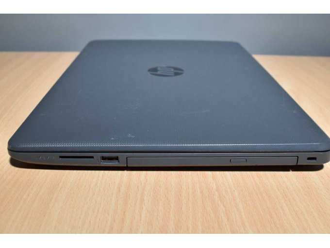 HP 250 G6 Notebook – 39,6 cm (15.6")
Ansicht von der Seite