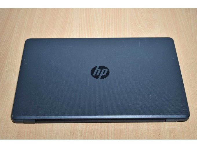 HP 250 G6 Notebook – 39,6 cm (15.6")
Ansicht zugeklappt