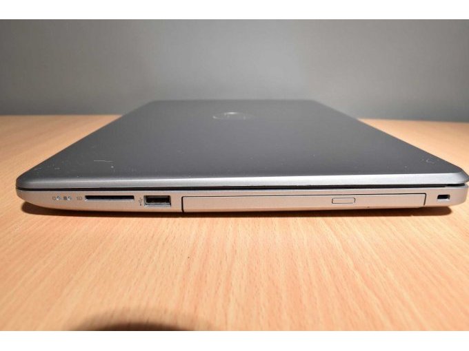 HP 250 G6 Notebook – 39,6 cm (15.6")
Ansicht von der Seite