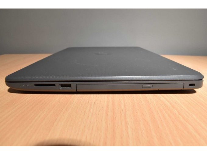 HP 250 G6 Notebook – 39,6 cm (15.6")
Ansicht von der Seite