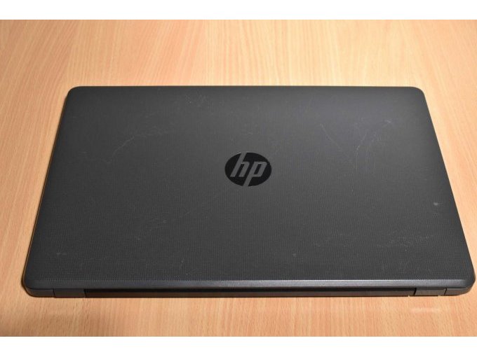 HP 250 G6 Notebook – 39,6 cm (15.6")
Ansicht geschlossen