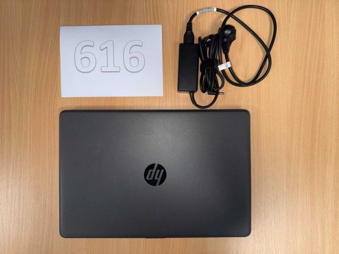 HP 250 G6 Notebook komplett zugeklappt HP 250 G6 Notebook komplett zugeklappt