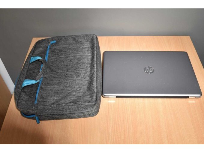 HP 250 G6 Notebook mit Tasche, Rückseiten