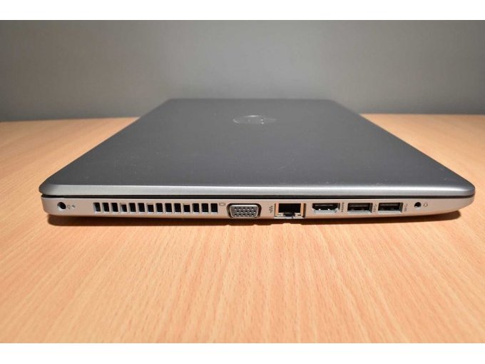 HP 250 G6 Notebook – 39,6 cm (15.6")
Ansicht von der Seite