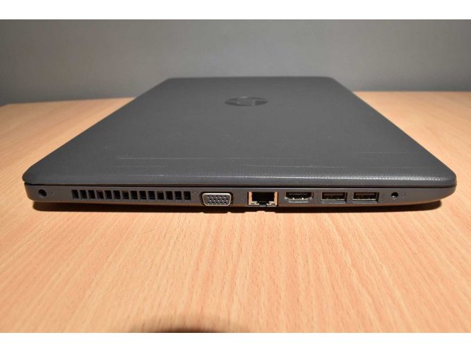 HP 250 G6 Notebook – 39,6 cm (15.6")
Ansicht von der Seite