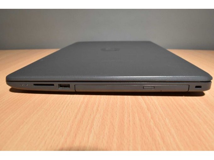 HP 250 G6 Notebook – 39,6 cm (15.6")
Ansicht von der Seite