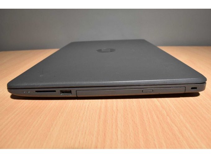 HP 250 G6 Notebook – 39,6 cm (15.6")
Ansicht von der Seite