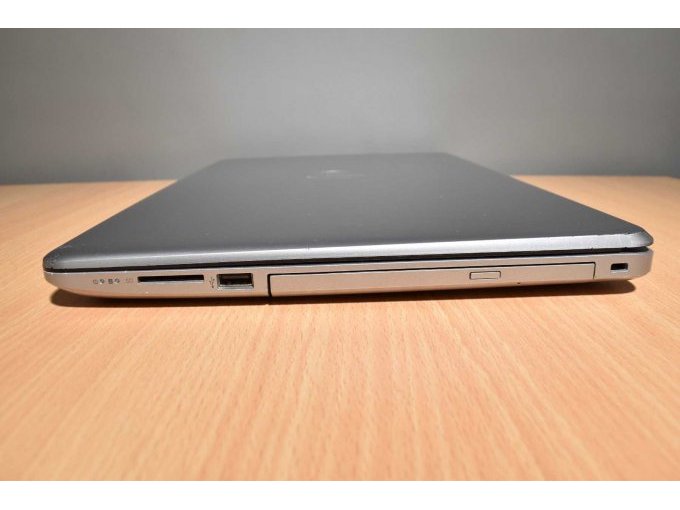 HP 250 G6 Notebook – 39,6 cm (15.6")
Ansicht von der Seite