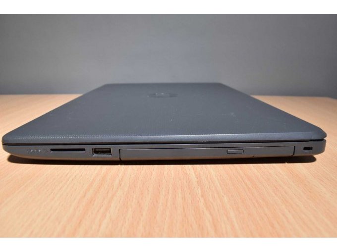 HP 250 G6 Notebook – 39,6 cm (15.6")
Ansicht von der Seite