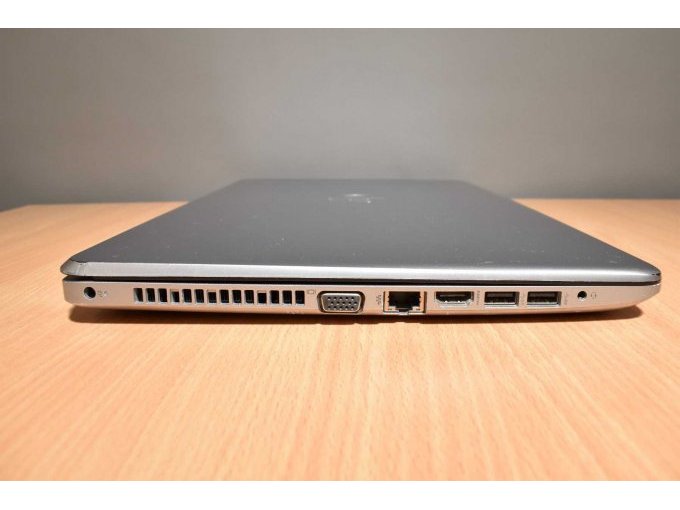 HP 250 G6 Notebook – 39,6 cm (15.6")
Ansicht von der Seite