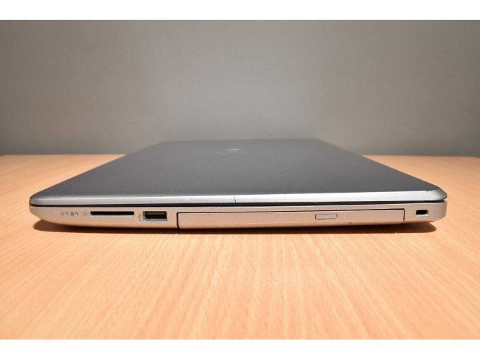 HP 250 G6 Notebook – 39,6 cm (15.6")
Ansicht von der Seite