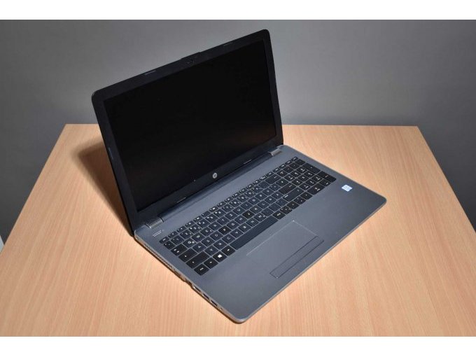 HP 250 G6 Notebook – 39,6 cm (15.6") -defekt-
Ansicht geöffnet