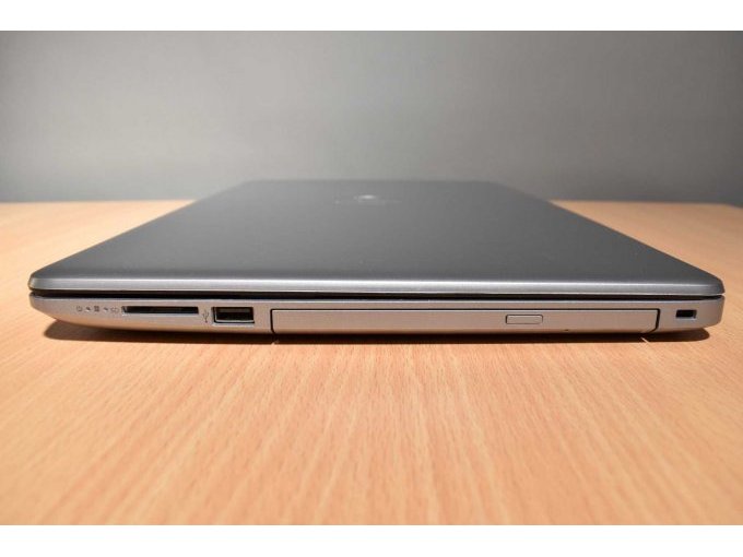 HP 250 G7 Notebook – 39,6 cm (15.6")
Ansicht von der Seite