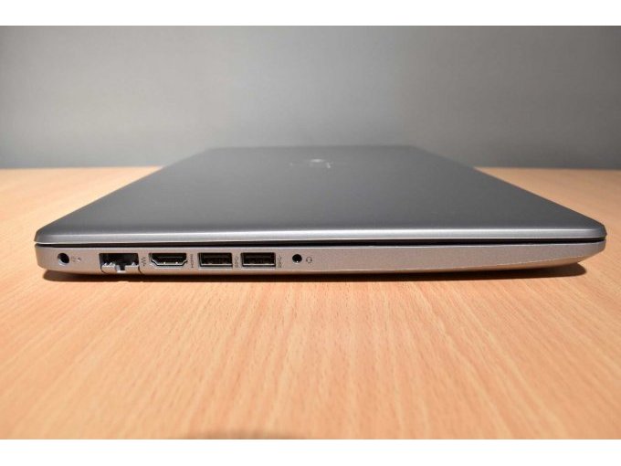 HP 250 G7 Notebook – 39,6 cm (15.6")
Ansicht von der Seite