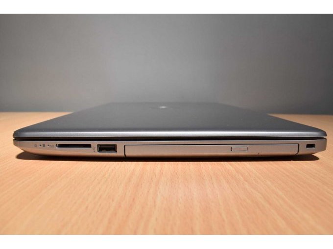HP 250 G7 Notebook – 39,6 cm (15.6")
Ansicht von der Seite