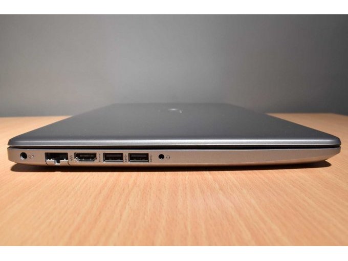 HP 250 G7 Notebook – 39,6 cm (15.6")
Ansicht von der Seite