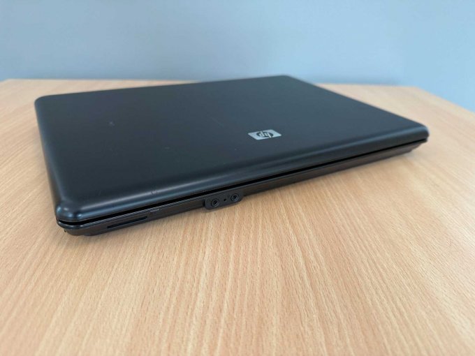 HP Compaq 6735s 15,4 Zoll
Ansicht geschlossen von vorne