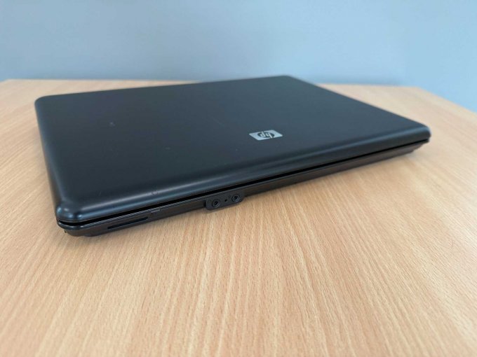 HP Compaq 6735s 15,4 Zoll
Ansicht geschlossen von vorne