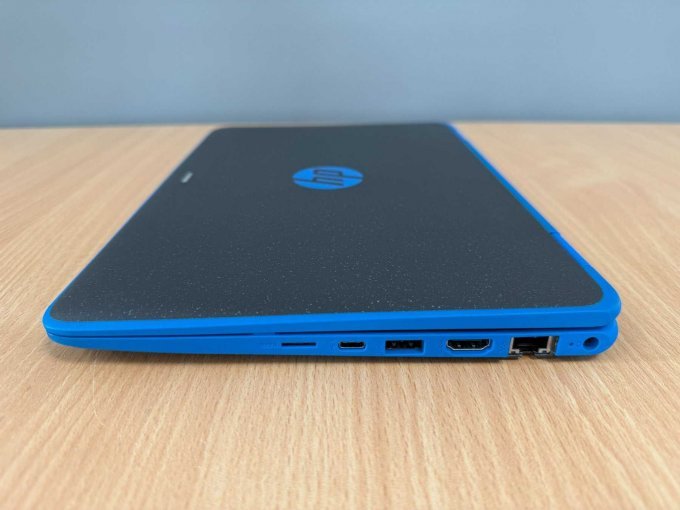HP ProBook x360 11 G3 EE 
Ansicht geschlossen von der Seite