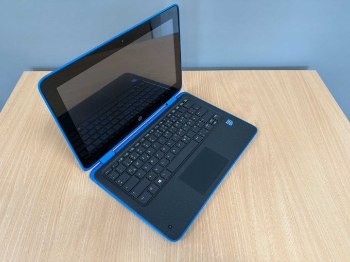 HP ProBook x360 11 G3 EE 
Ansicht geöffnet