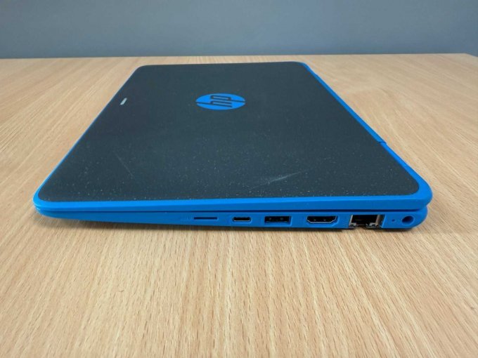 HP ProBook x360 11 G3 EE
Ansicht von der Seite geschlossen