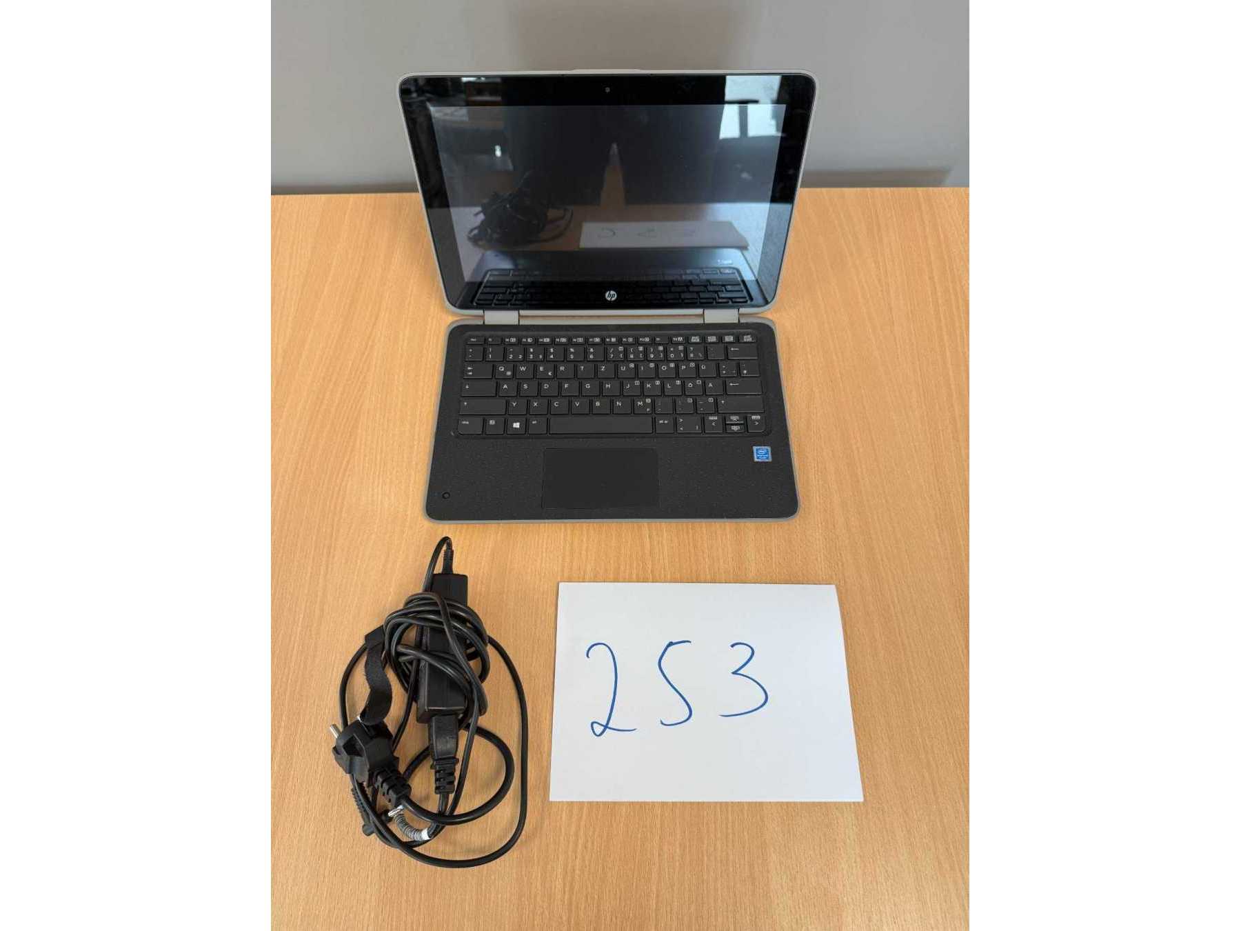 HP ProBook x360 11 G3 EE
mit Netzteil