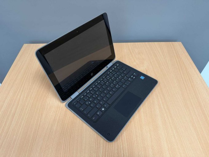 HP ProBook x360 11 G3 EE
Ansicht geöffnet