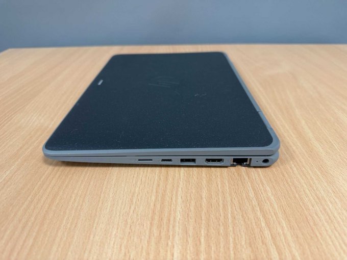 HP ProBook x360 11 G3 EE
Ansicht von der Seite geschlossen
