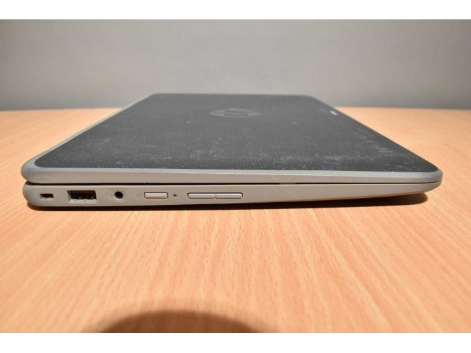 HP ProBook x360 11 G3 EE (11,6" ) 29,5 cm
Ansicht von der Seite