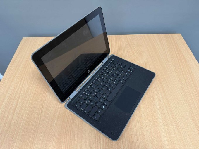 HP ProBook x360 11 G3 EE
Ansicht geöffnet