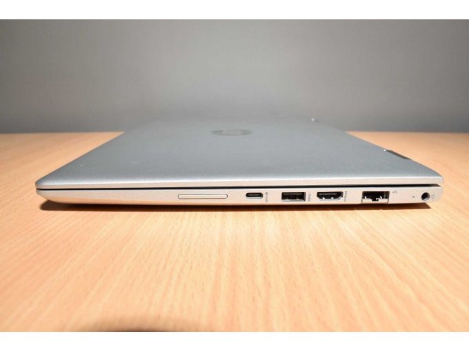 HP ProBook x360 440 G1 – 35,56 cm (14")
Ansicht von der Seite