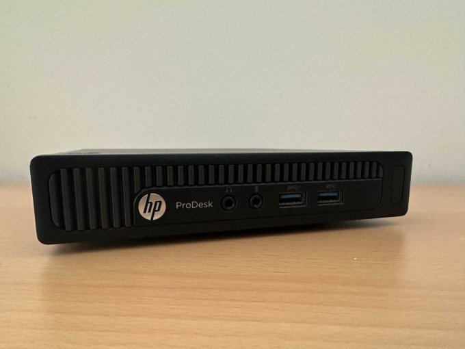 HP ProDesk 400 G1 GM Desktop-Mini PC
Ansicht von vorne