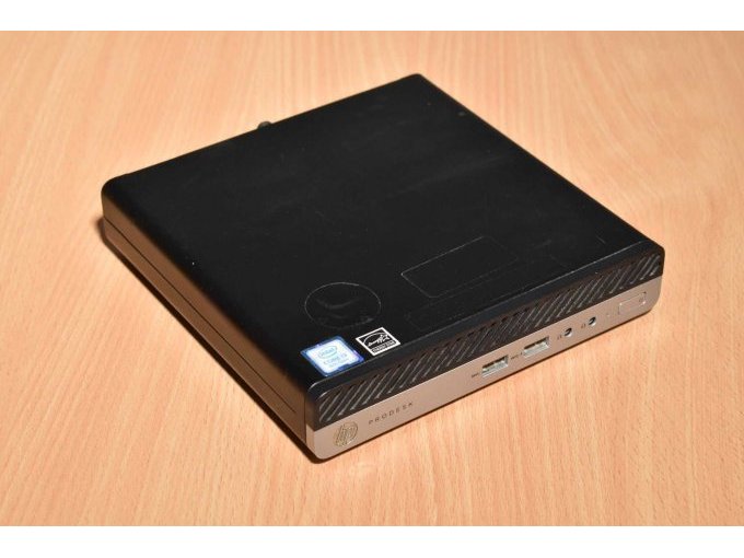 HP ProDesk 400 G4 Desktop-Mini PC
Ansicht von vorne