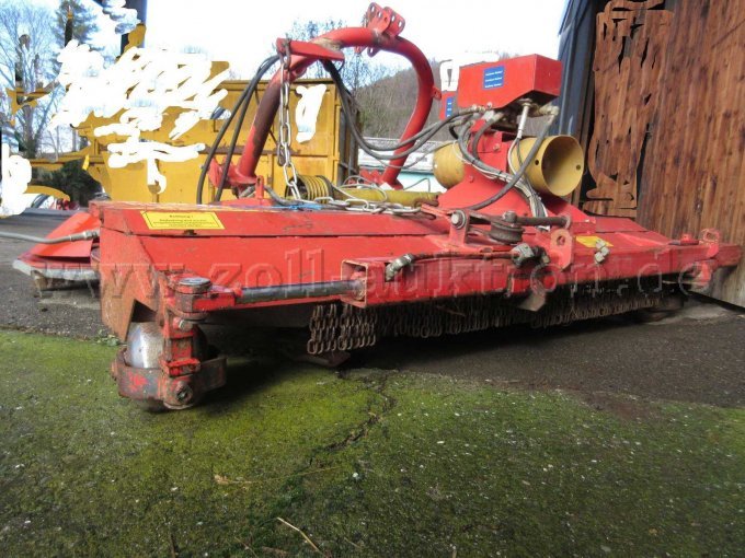 Humus Mulcher schräg unten vorn