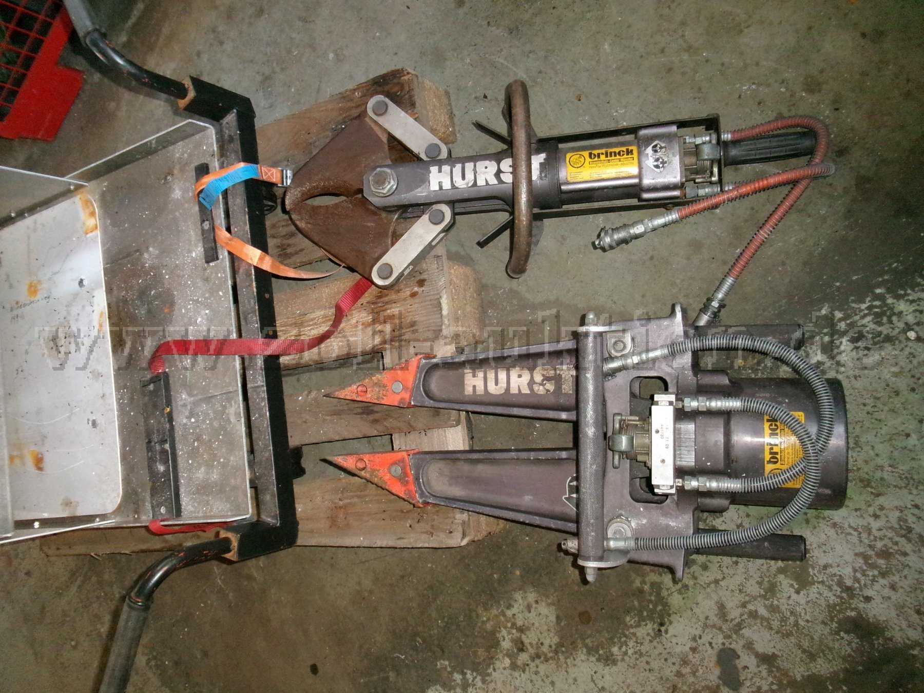 Schere und Spreizer mit Gestell