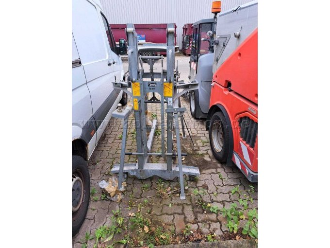 Transportwagen und Stützen