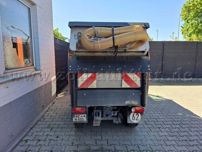 Kehrmaschine von hinten