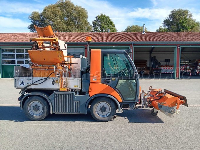 1 Hako Multicar Tremo mit Pritsche, Kehrmaschine, Streuer und Sinkkastenreiniger – foto 2 – kavel bij Zoll-Auktion, Melle
