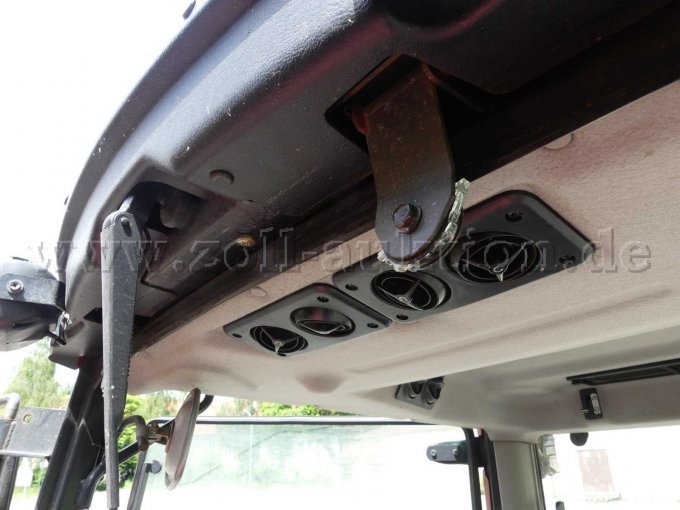 Frontscheibenhalterung mit Glasresten