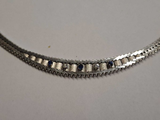 Besatz 2x kleine Brillanten und 3x Saphire