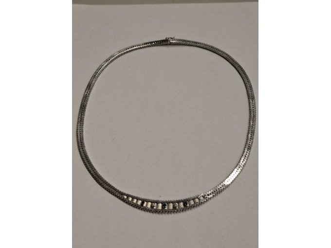 Halskette mit Besatz