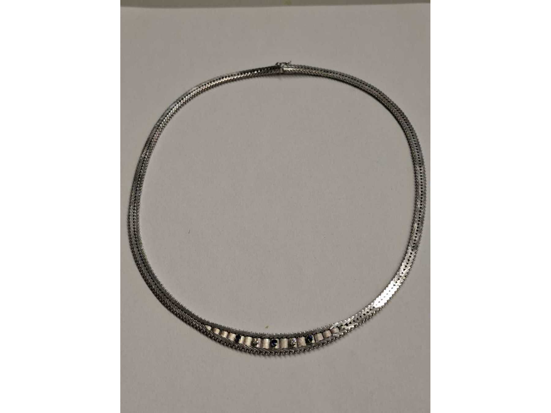 Halskette mit Besatz