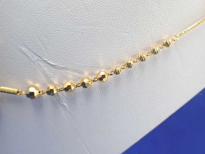 Goldkugeln, facettiert