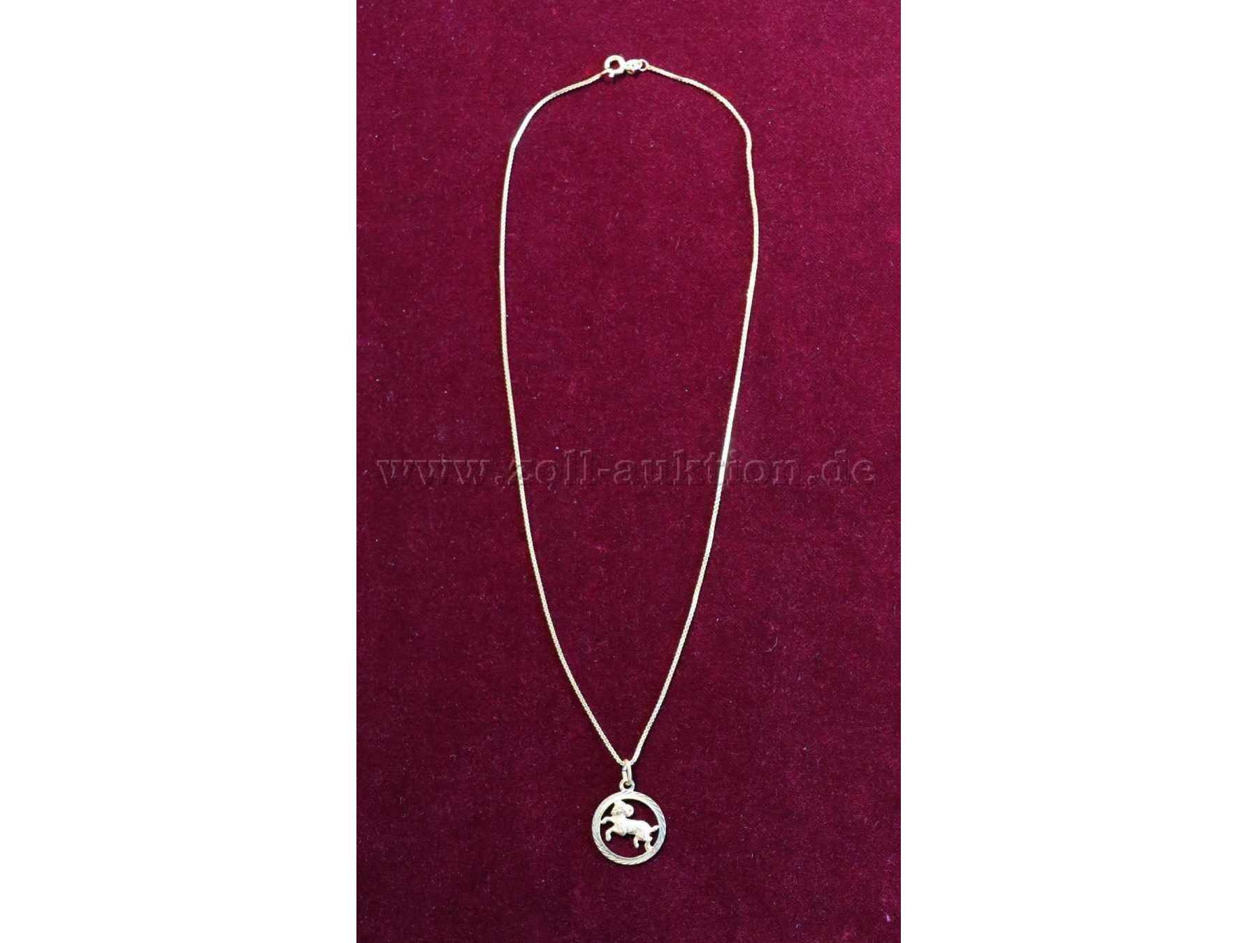 Kette mit Anhänger