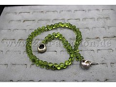 Halskette mit facettiertem Peridot