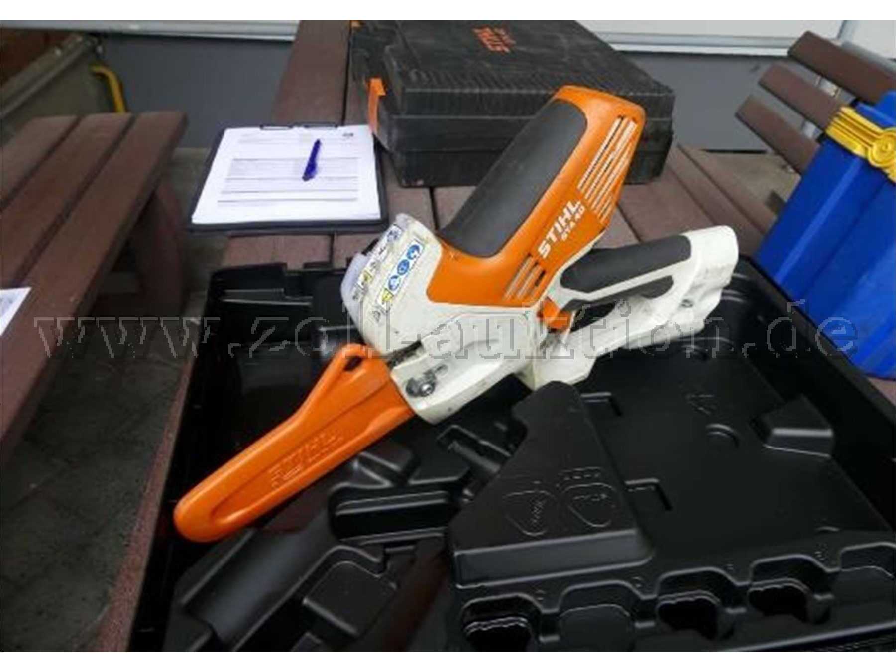 Handkettensäge Stihl. Zur Versteigerung steht nur die beschriebene Handkettensäge.