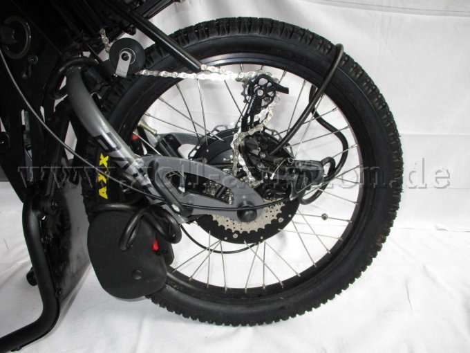 Ansicht Antriebsrad mit verschlossenem Kabelschloss und Schaltwerk