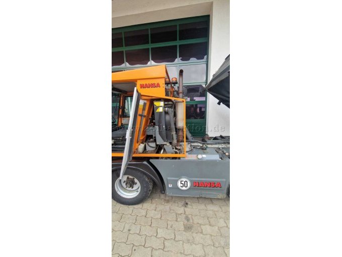 Klappe links offen