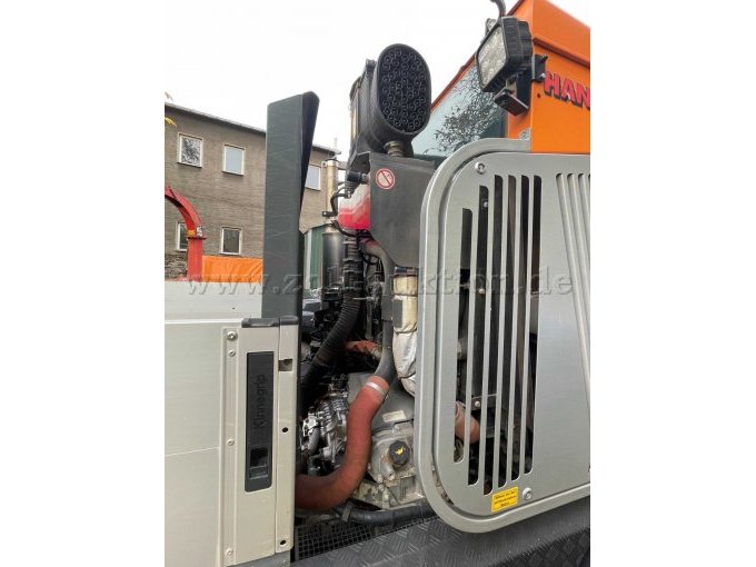 Technik hinter Fahrerkabine