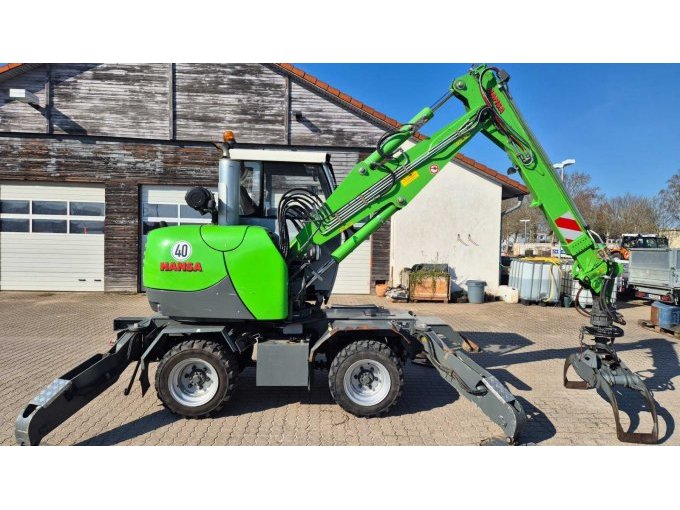 Bagger von der Seite rechts